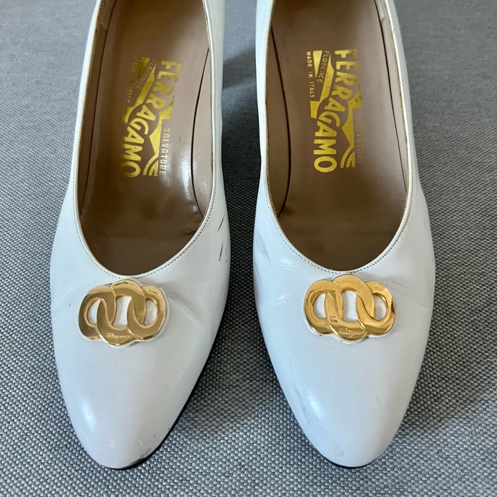 Vintage Salvatore Ferragamo White Leather Pumps